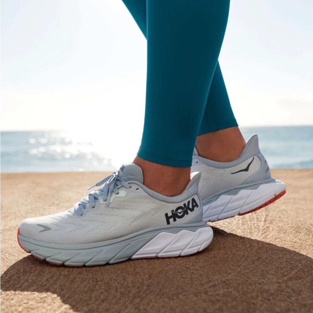 HOKA ONE ONE ARAHI 6 - BLUE